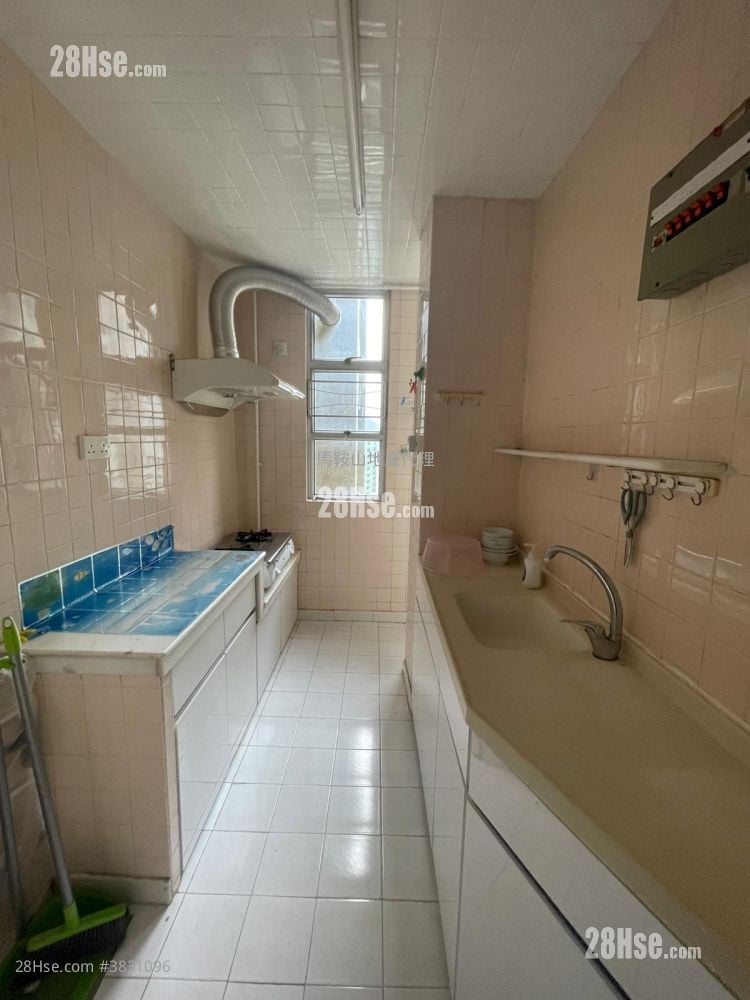 Kam Ying Court Rental 3 Bedrooms , 1 Bathroom 554 ft²