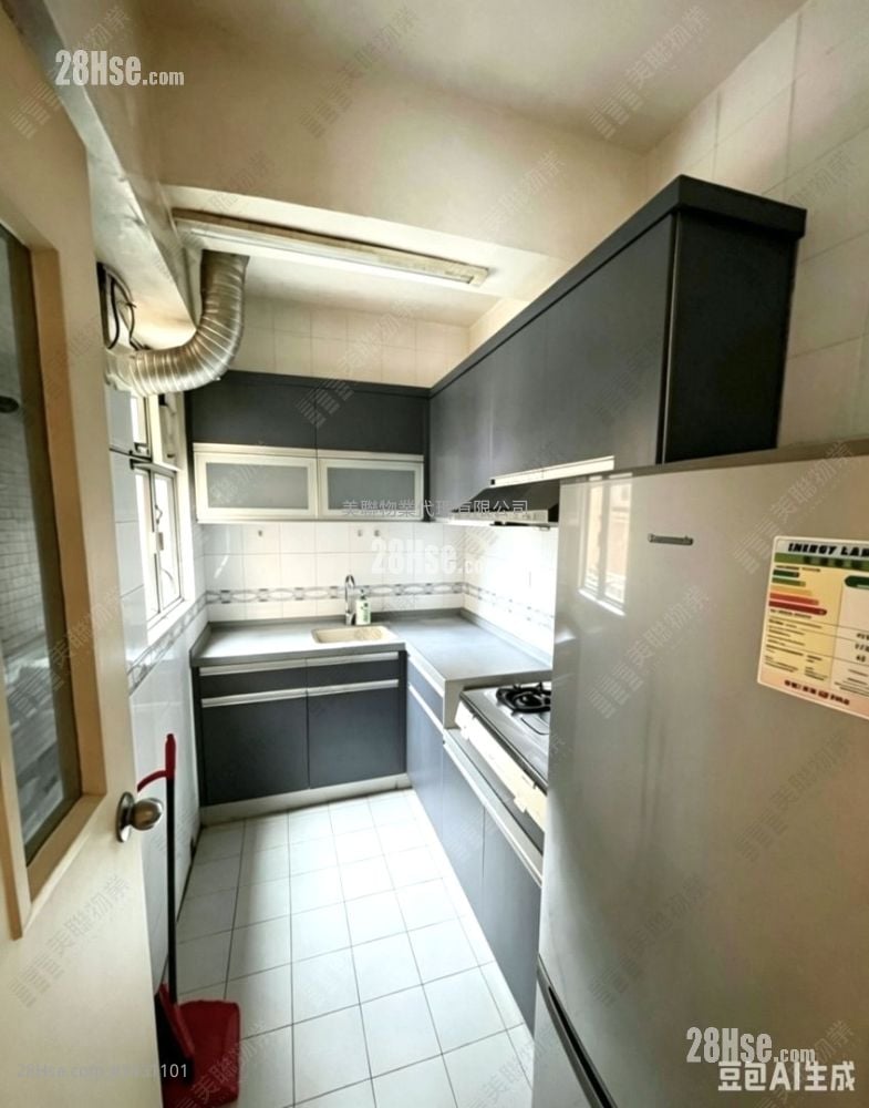 Well On Garden Sell 3 Bedrooms , 1 Bathroom 502 ft²