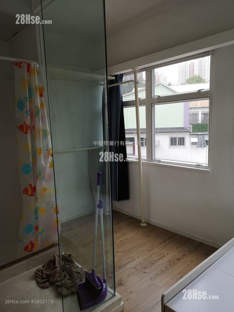 On Hong Building Rental Studio , 1 Bathroom 304 ft²