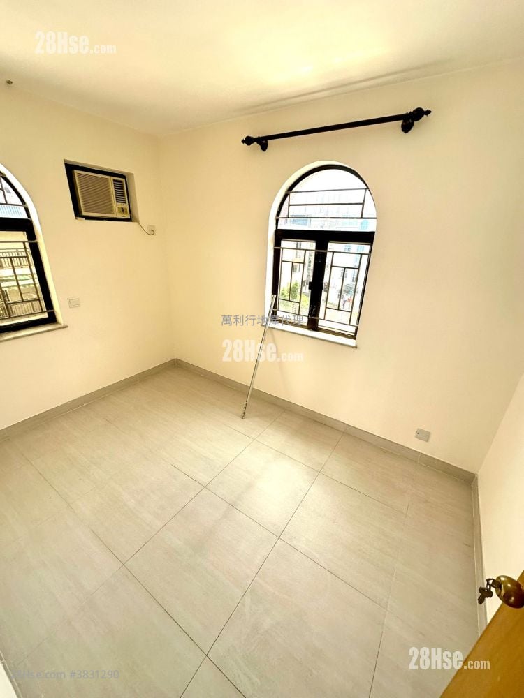 Village Rental 3 Bedrooms , 2 Bathrooms 780 ft²