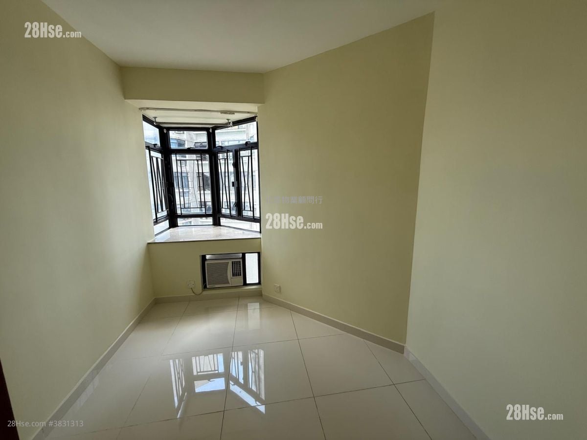 Kornhill Sell 3 Bedrooms , 2 Bathrooms 685 ft²