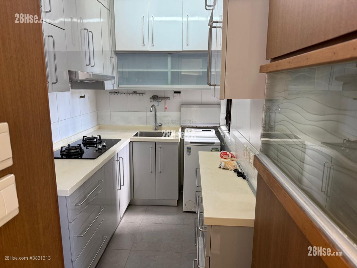 Kornhill Sell 3 Bedrooms , 2 Bathrooms 685 ft²