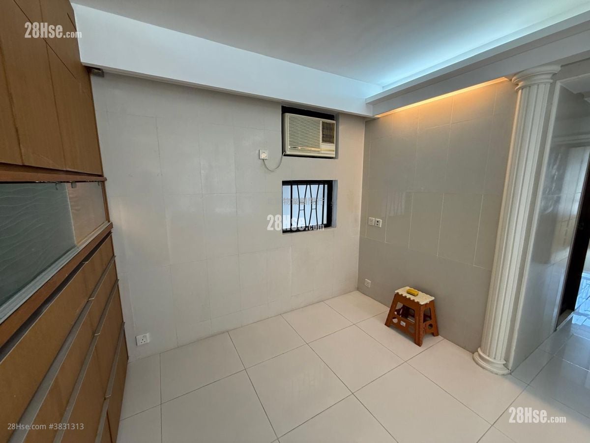Kornhill Sell 3 Bedrooms , 2 Bathrooms 685 ft²
