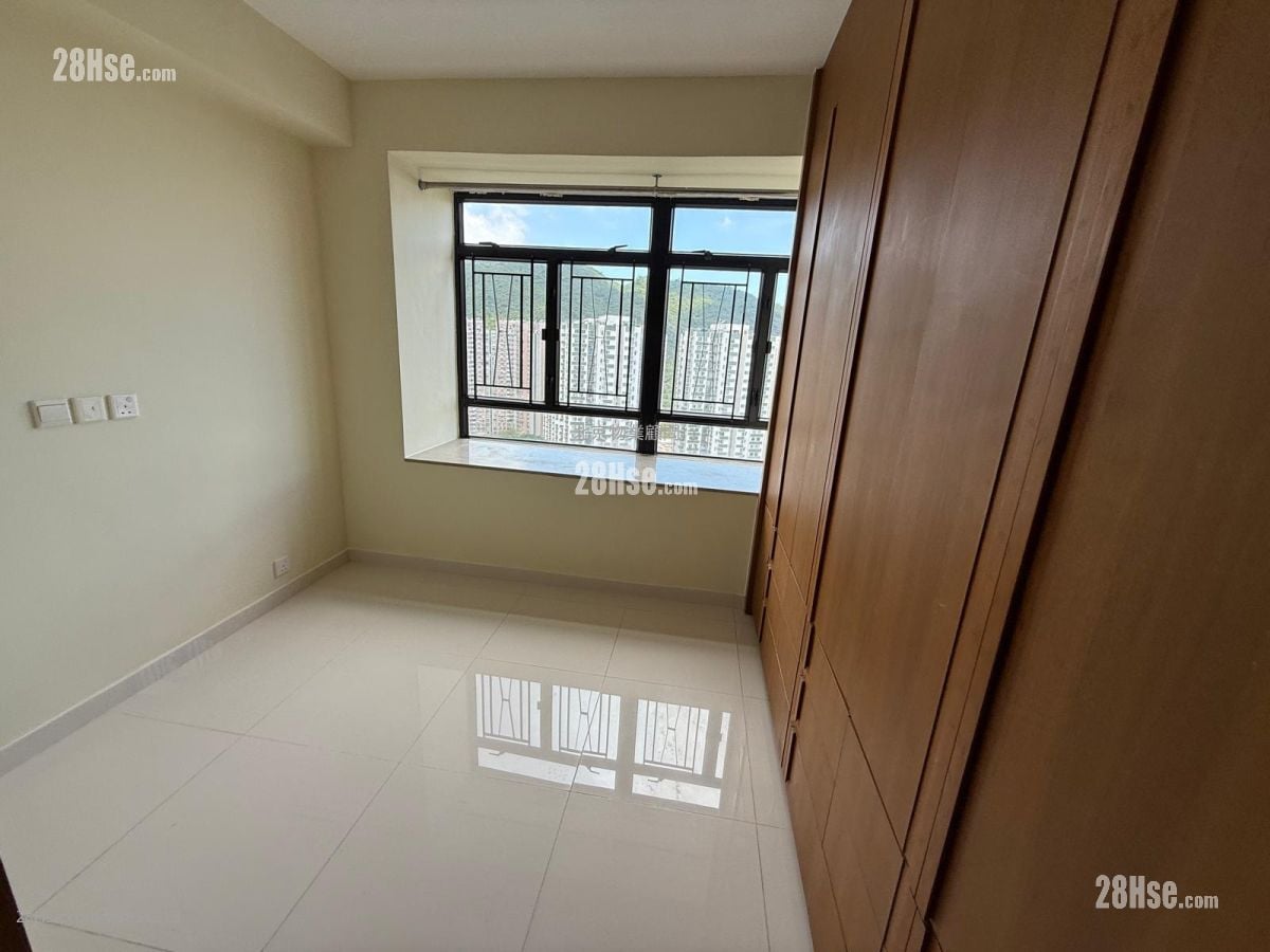 Kornhill Sell 3 Bedrooms , 2 Bathrooms 685 ft²