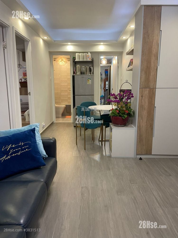 Maxluck Court Sell 2 Bedrooms , 2 Bathrooms 395 ft²