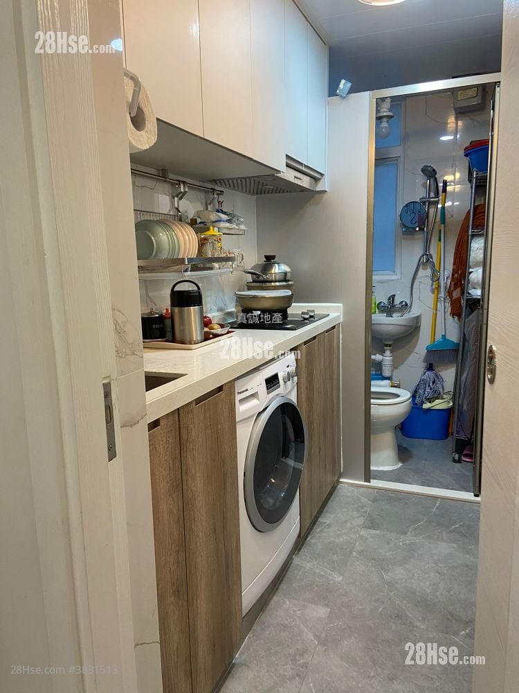 Maxluck Court Sell 2 Bedrooms , 2 Bathrooms 395 ft²