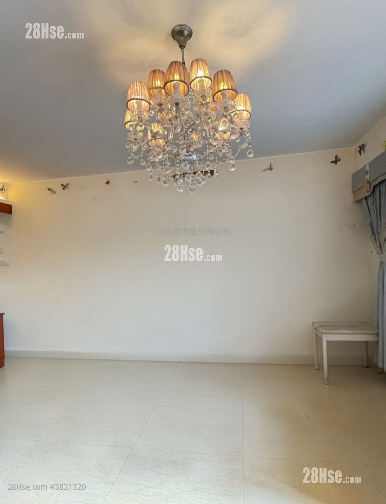 World-Wide Gardens Sell 3 Bedrooms , 2 Bathrooms 1,272 ft²