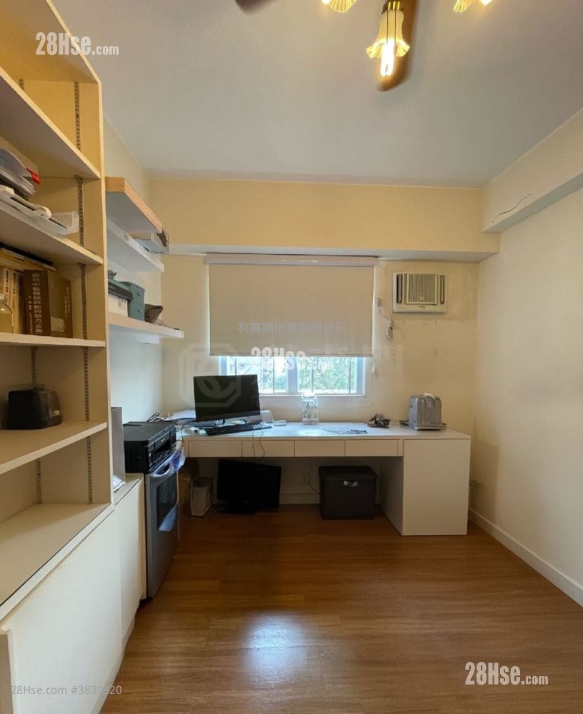 World-Wide Gardens Sell 3 Bedrooms , 2 Bathrooms 1,272 ft²