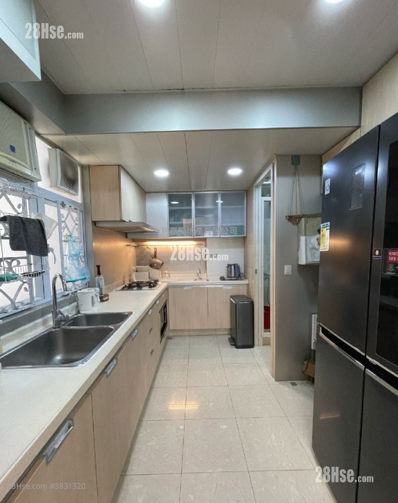 World-Wide Gardens Sell 3 Bedrooms , 2 Bathrooms 1,272 ft²