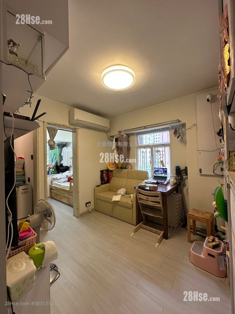 Sun Shing Centre Sell 2 Bedrooms , 1 Bathroom 287 ft²