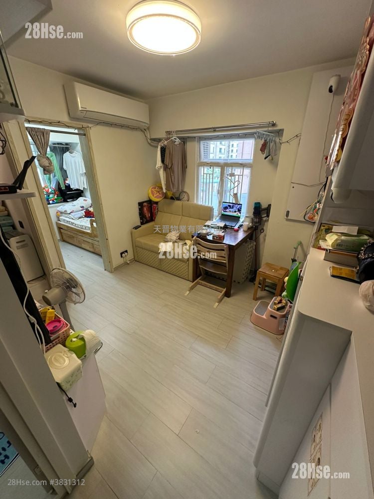 Sun Shing Centre Sell 2 Bedrooms , 1 Bathroom 287 ft²