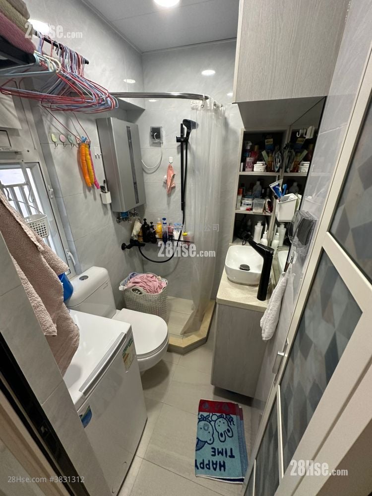 Sun Shing Centre Sell 2 Bedrooms , 1 Bathroom 287 ft²