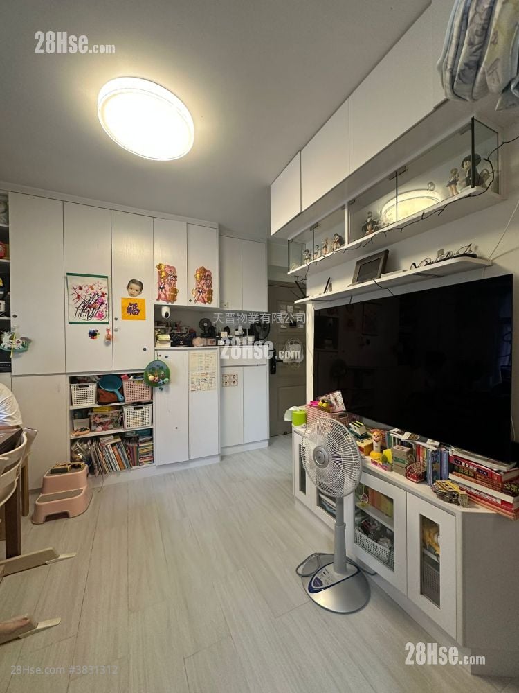Sun Shing Centre Sell 2 Bedrooms , 1 Bathroom 287 ft²