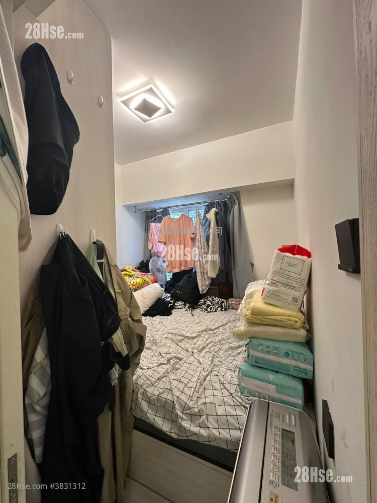 Sun Shing Centre Sell 2 Bedrooms , 1 Bathroom 287 ft²
