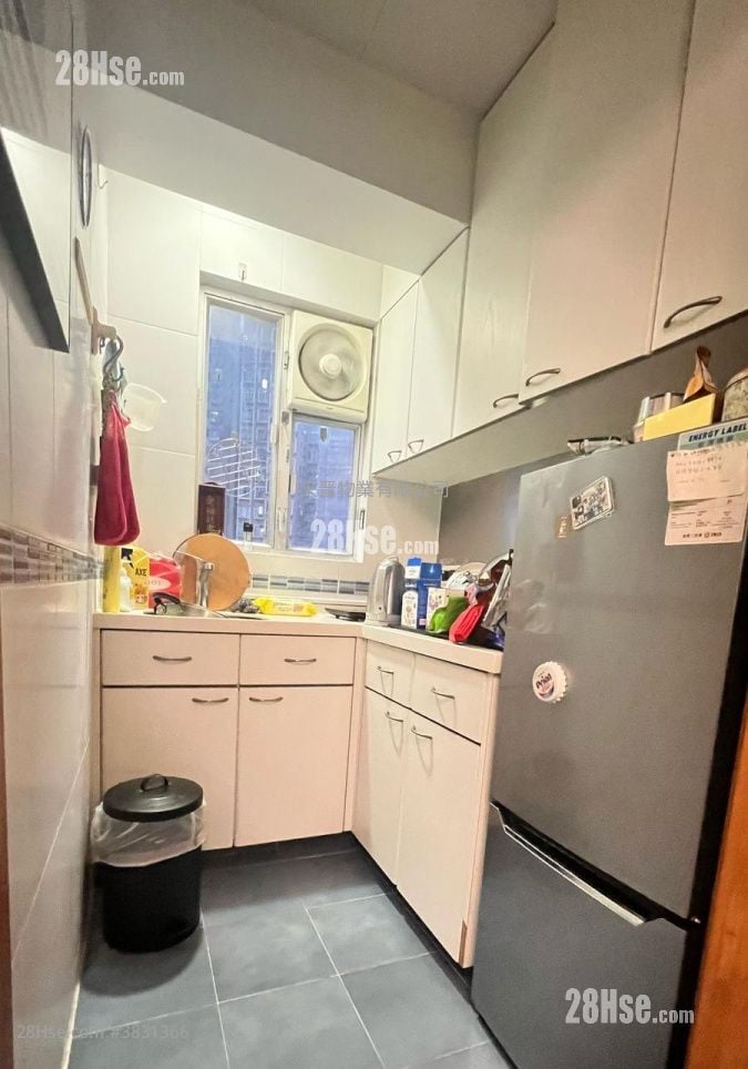 Honour Court Sell 2 Bedrooms , 1 Bathroom
