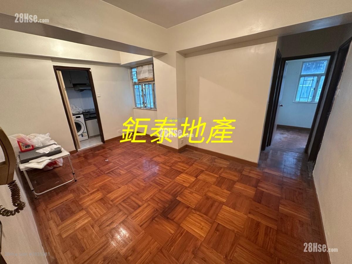 Tak Bo Building Sell 2 Bedrooms , 1 Bathroom 407 ft²