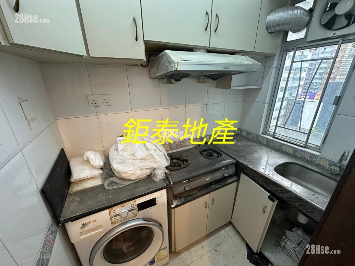 Tak Bo Building Sell 2 Bedrooms , 1 Bathroom 407 ft²