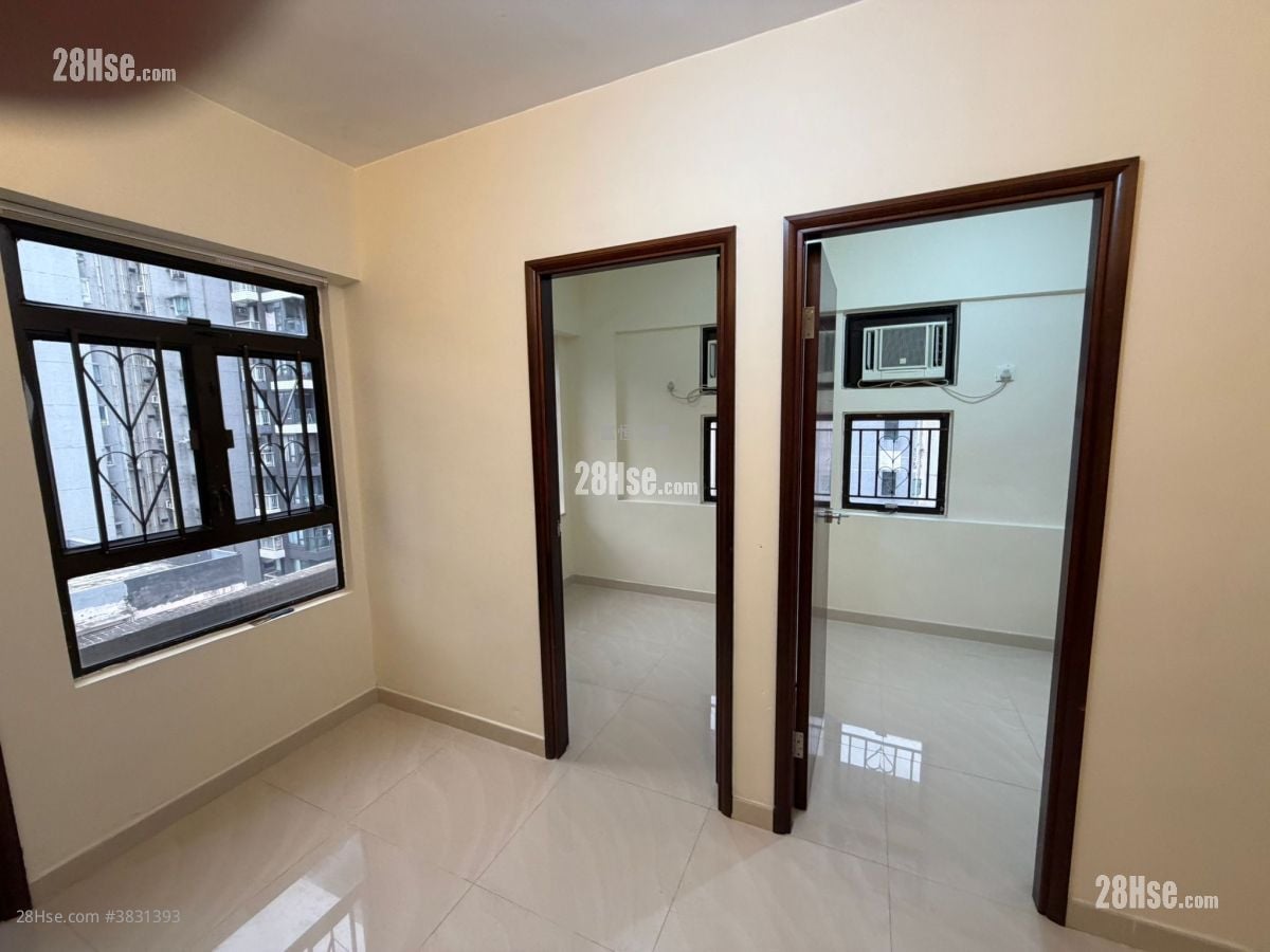 Golden Court Rental 2 Bedrooms , 1 Bathroom 274 ft²