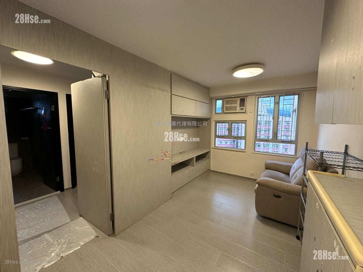 Yue Tin Court Sell 2 Bedrooms , 1 Bathroom 466 ft²