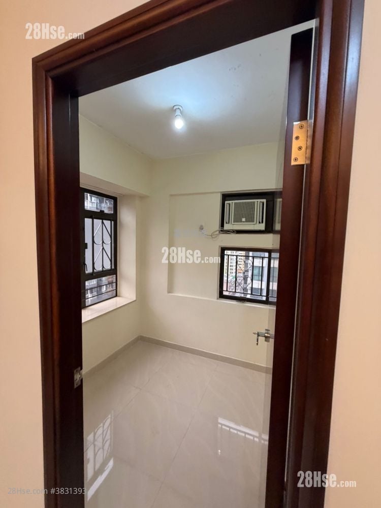 Golden Court Rental 2 Bedrooms , 1 Bathroom 274 ft²
