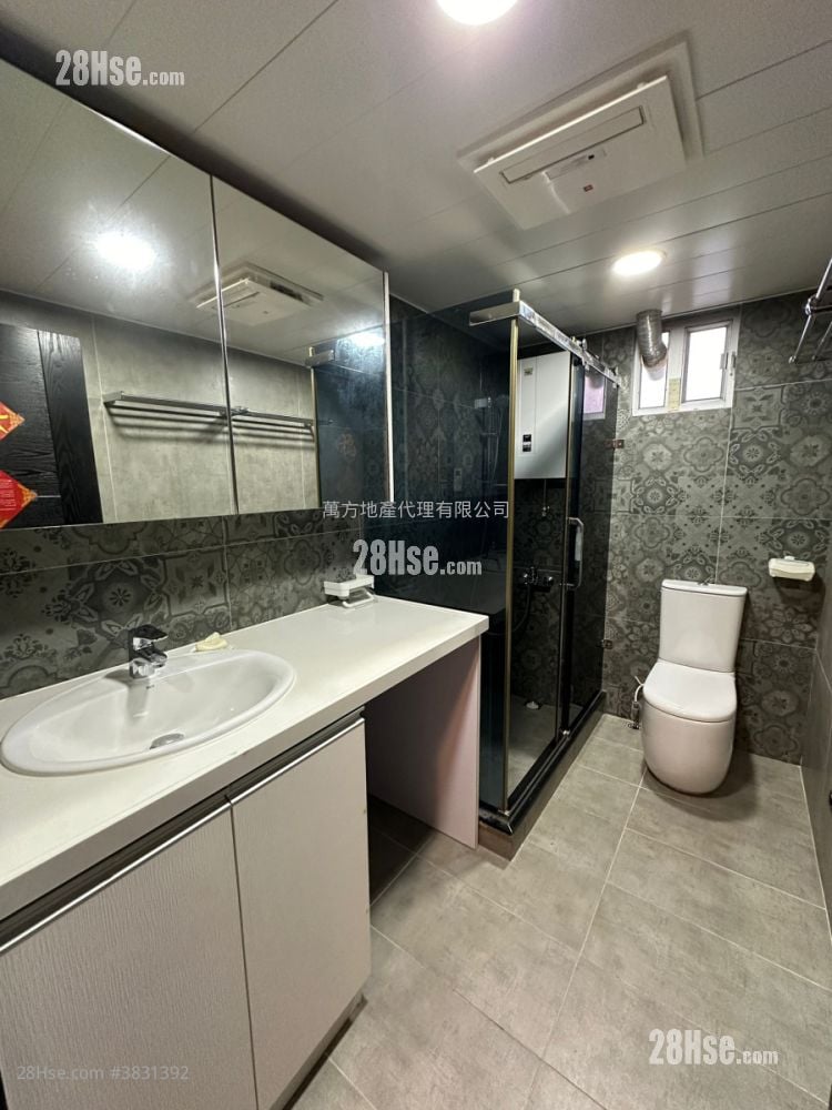 Yue Tin Court Sell 2 Bedrooms , 1 Bathroom 466 ft²