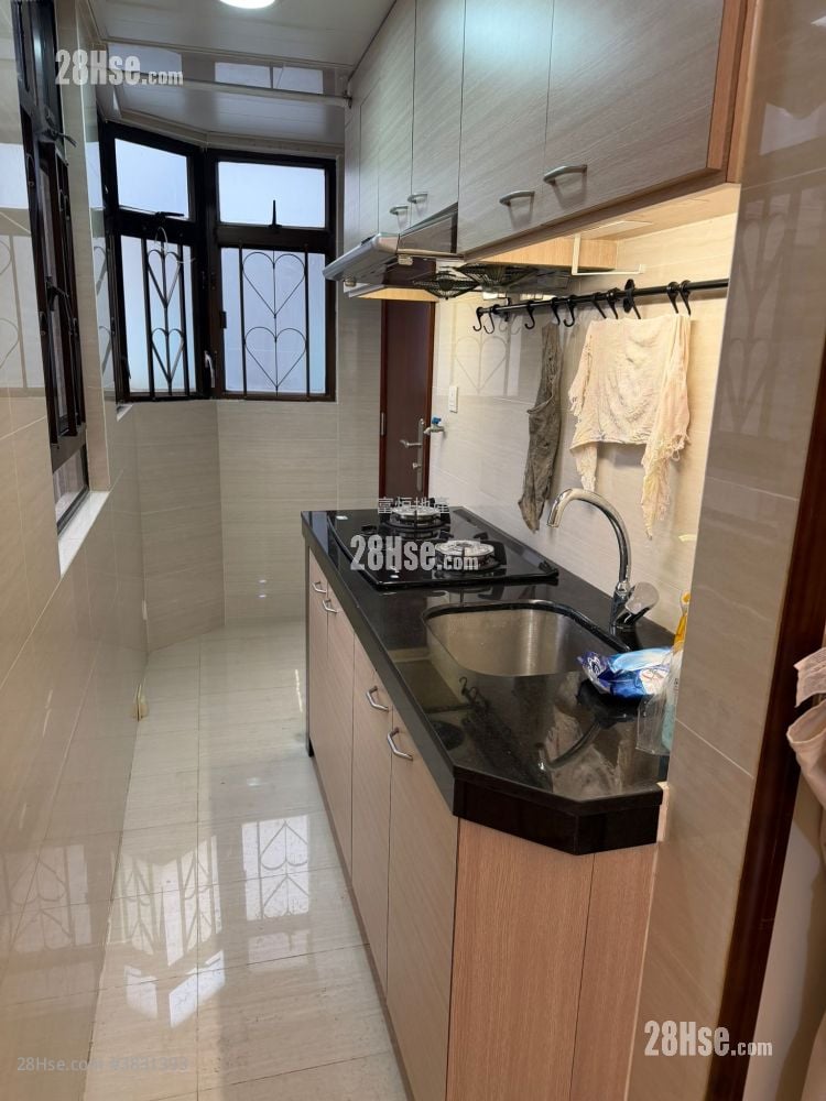 Golden Court Rental 2 Bedrooms , 1 Bathroom 274 ft²
