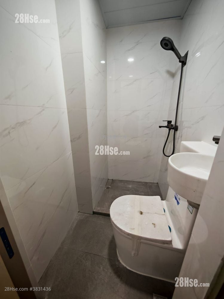 Kwun Tong Industrial Centre Rental Studio , 1 Toilet