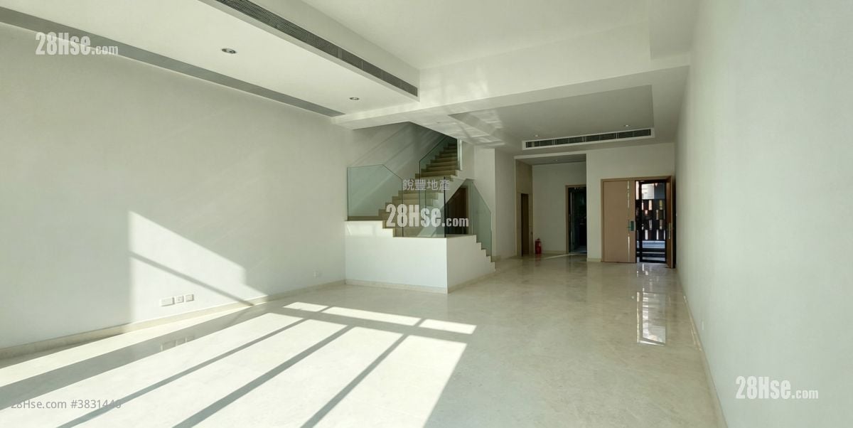 The Woodsville Rental 3,794 ft²