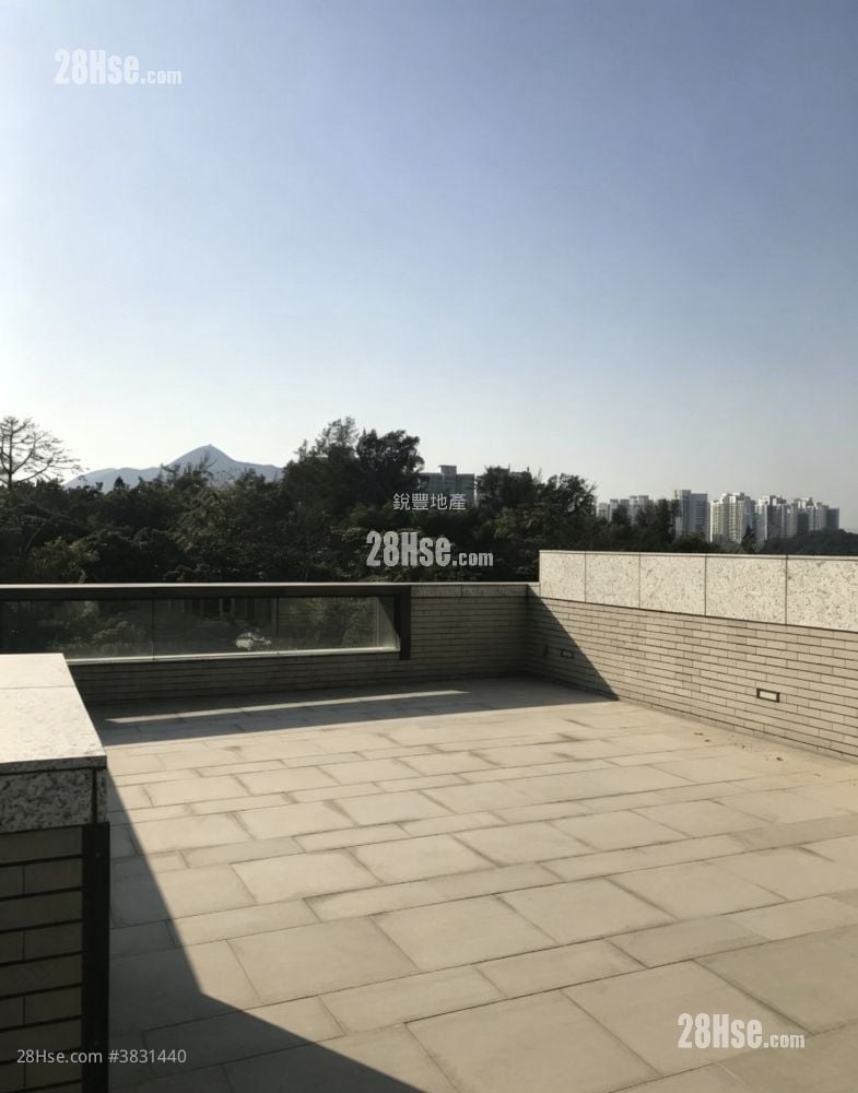 The Woodsville Rental 3,794 ft²