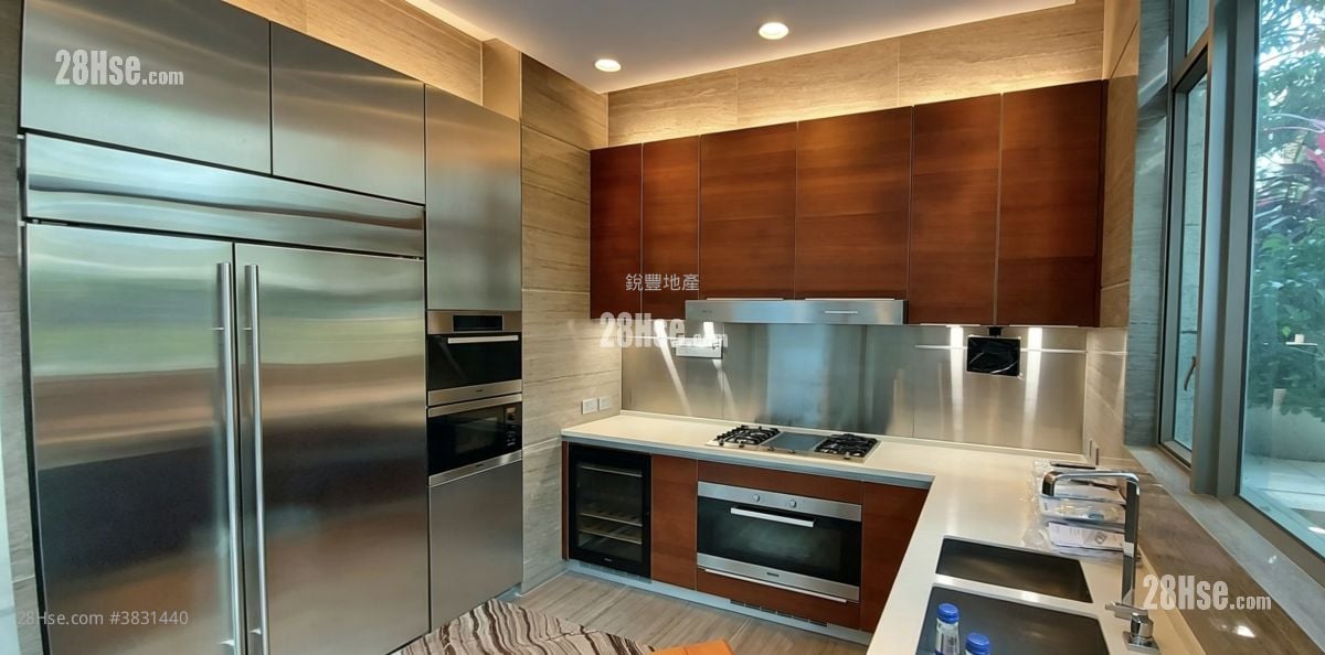 The Woodsville Rental 3,794 ft²