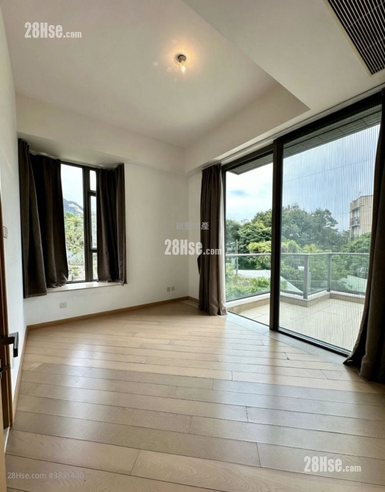 The Woodsville Rental 3,794 ft²