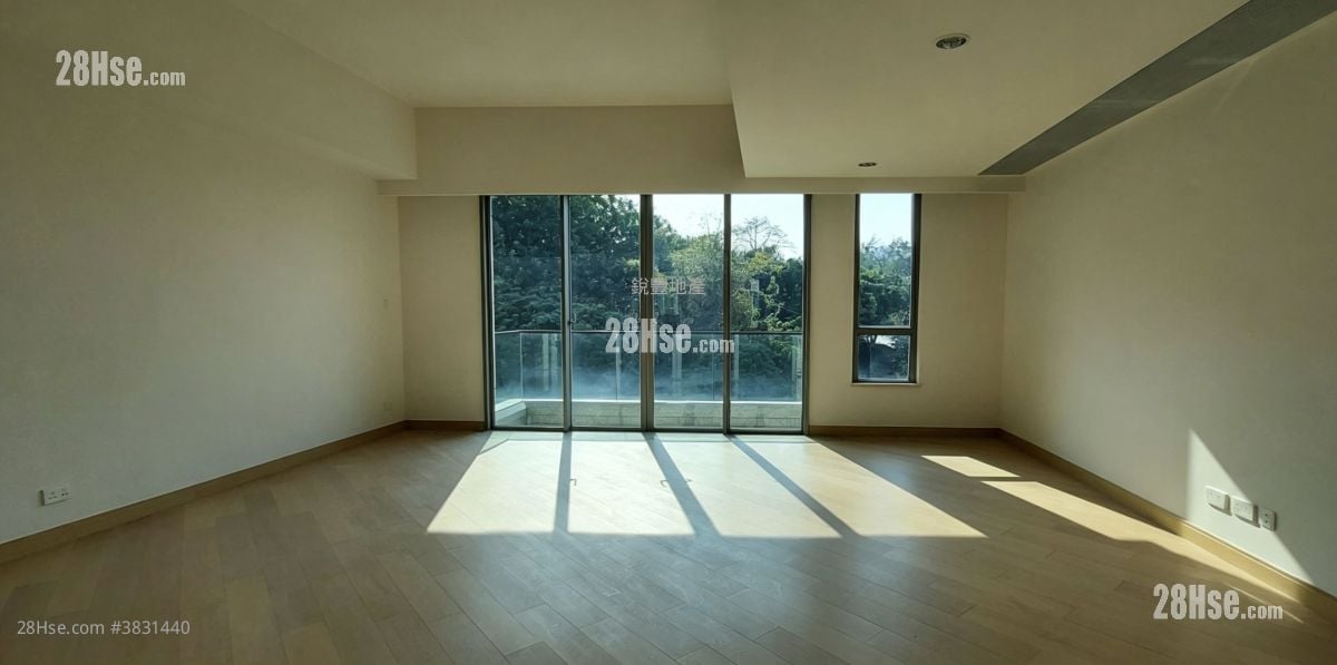 The Woodsville Rental 3,794 ft²