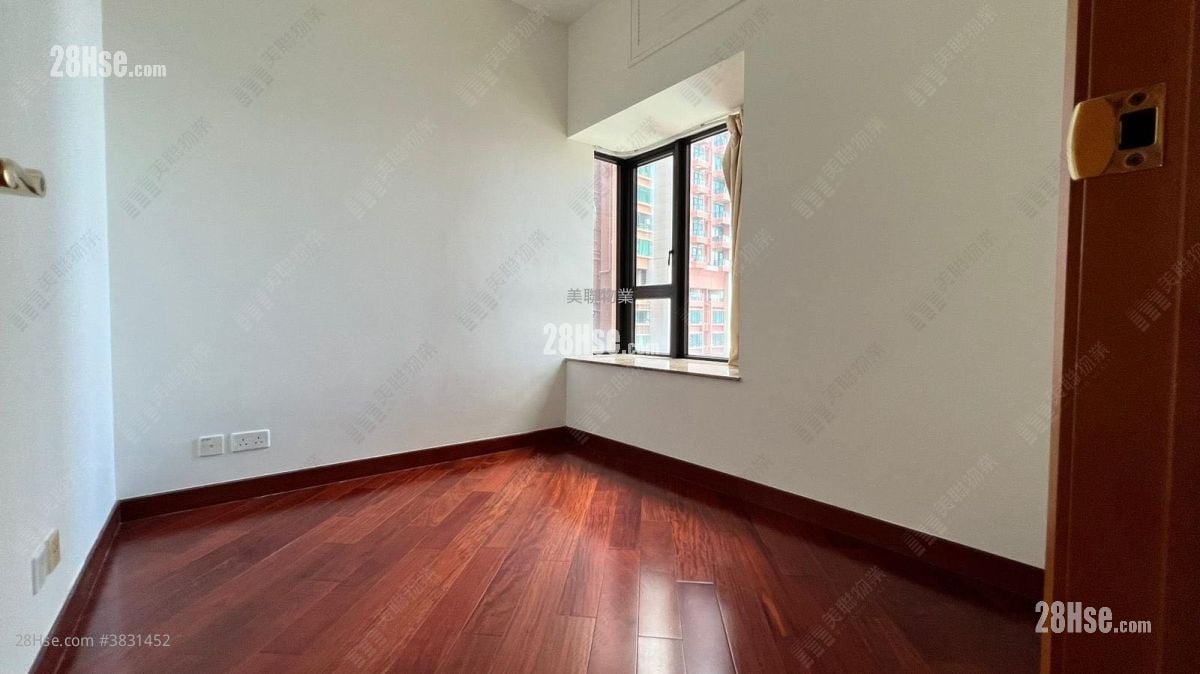 The Arch Sell 2 Bedrooms 534 ft²