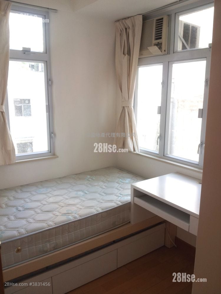 Hung Yat Building Sell 2 Bedrooms , 1 Bathroom 342 ft²