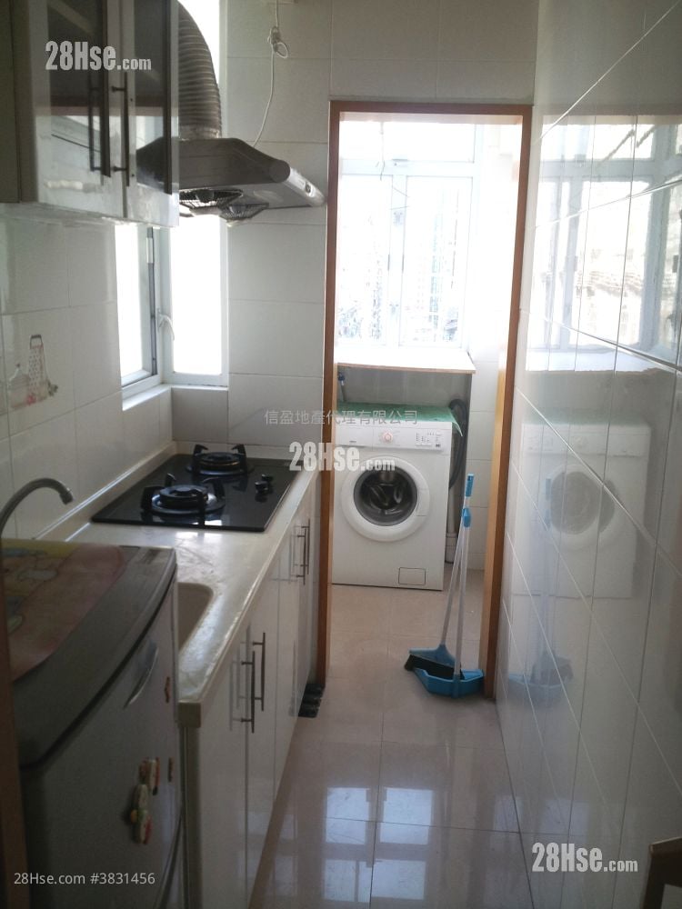 Hung Yat Building Sell 2 Bedrooms , 1 Bathroom 342 ft²