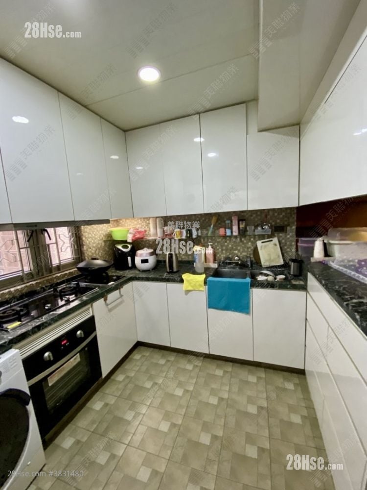 Gallant Court Sell 3 Bedrooms 1,292 ft²