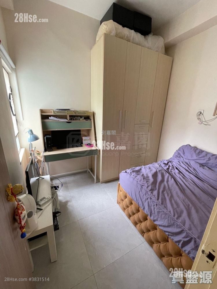 Brilliant Garden Sell 2 Bedrooms , 1 Bathroom 552 ft²