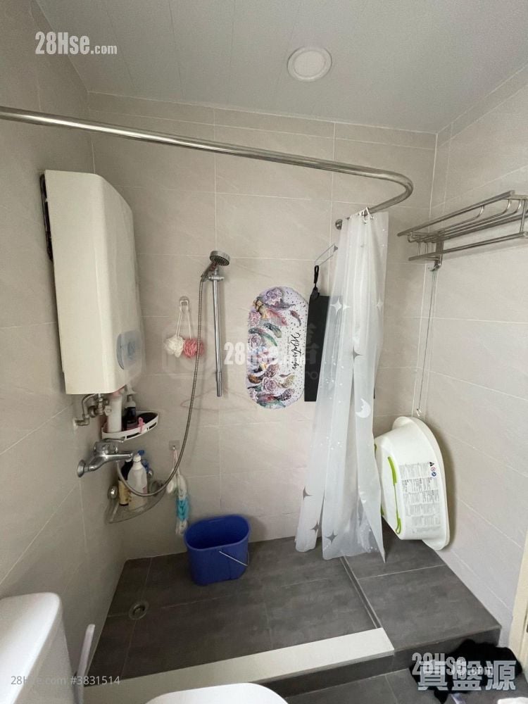 Brilliant Garden Sell 2 Bedrooms , 1 Bathroom 552 ft²