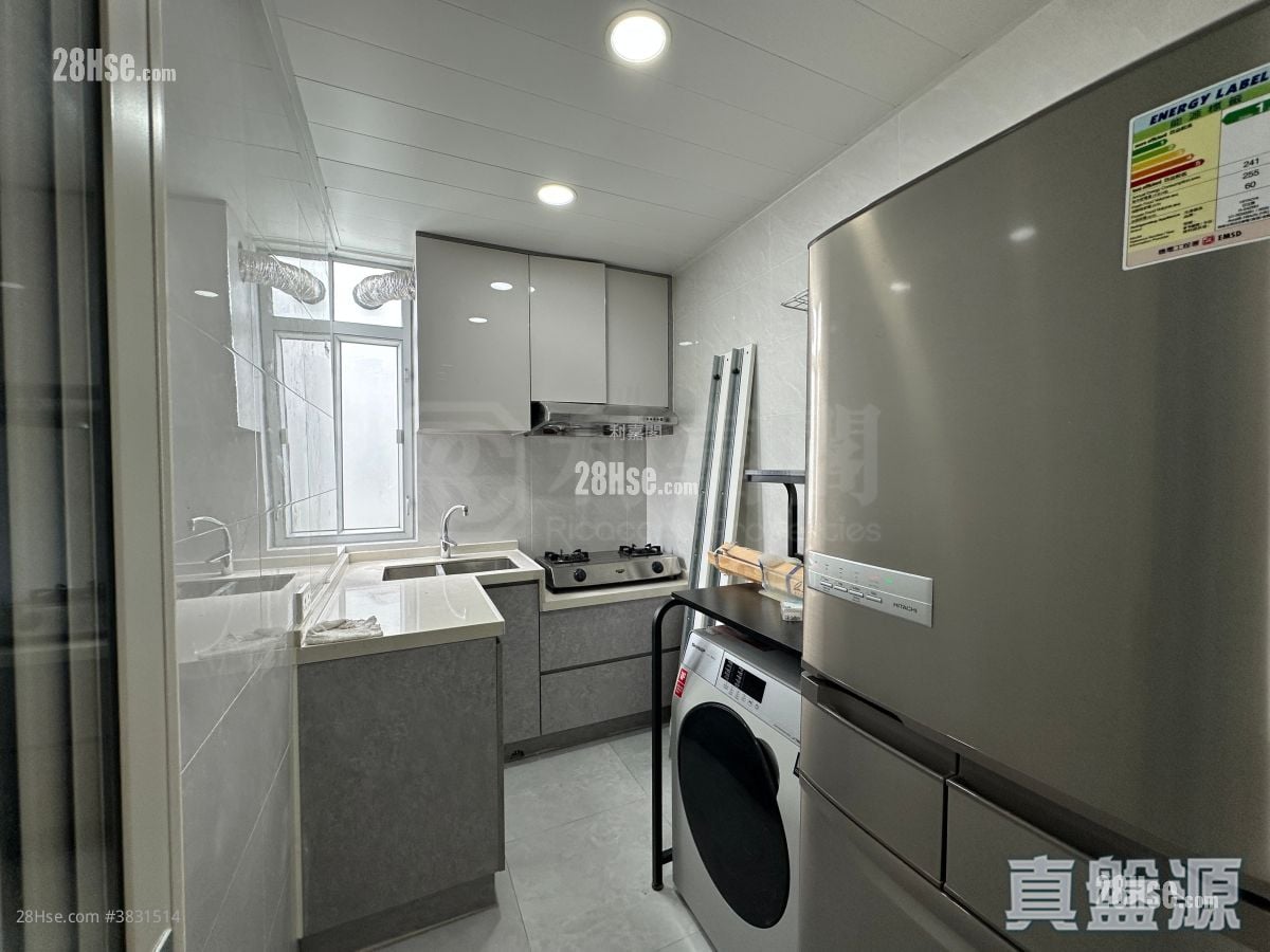 Brilliant Garden Sell 2 Bedrooms , 1 Bathroom 552 ft²
