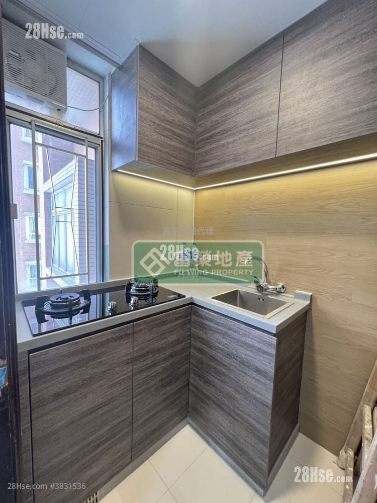Hung Wai Building Sell 2 Bedrooms , 1 Bathroom 302 ft²