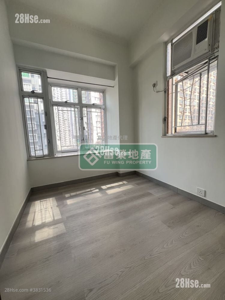 Hung Wai Building Sell 2 Bedrooms , 1 Bathroom 302 ft²