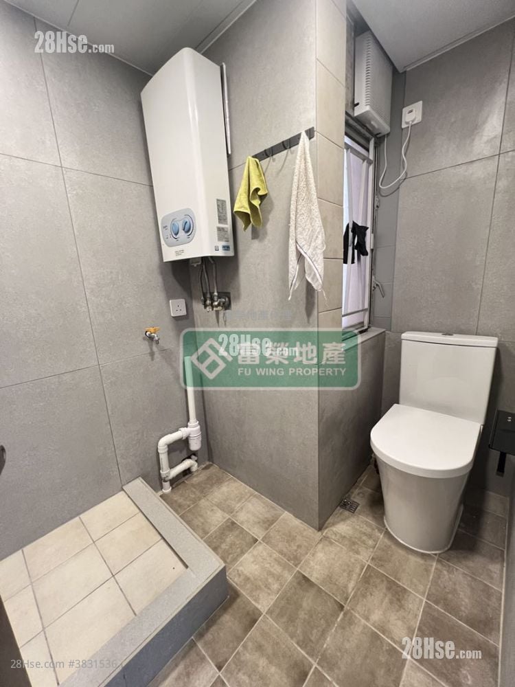 Hung Wai Building Sell 2 Bedrooms , 1 Bathroom 302 ft²