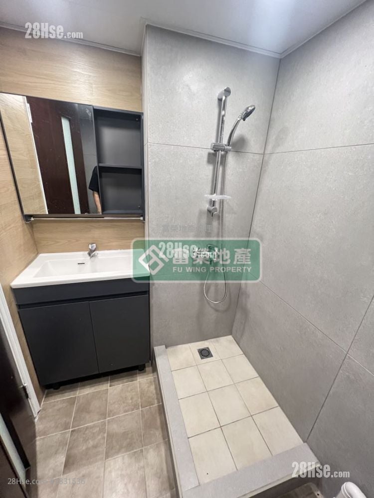 Hung Wai Building Sell 2 Bedrooms , 1 Bathroom 302 ft²