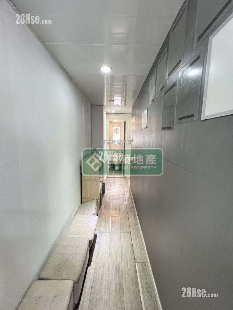 Tenement House Sell Studio , 2 Bathrooms 702 ft²