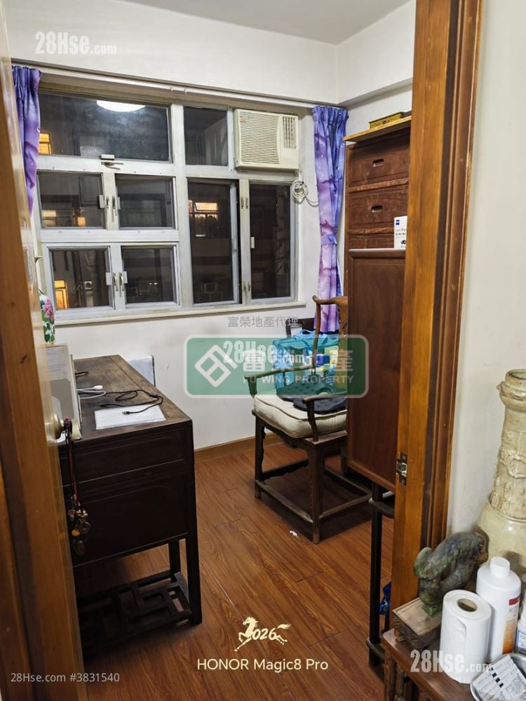 Chinese Mansion Sell 3 Bedrooms , 1 Bathroom 515 ft²