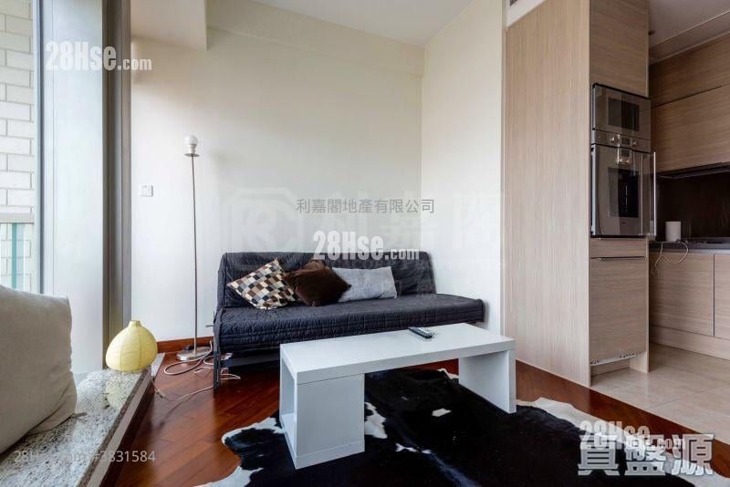living room: The Coronation Rental 1 Bedroom , 1 Bathroom 400 ft²