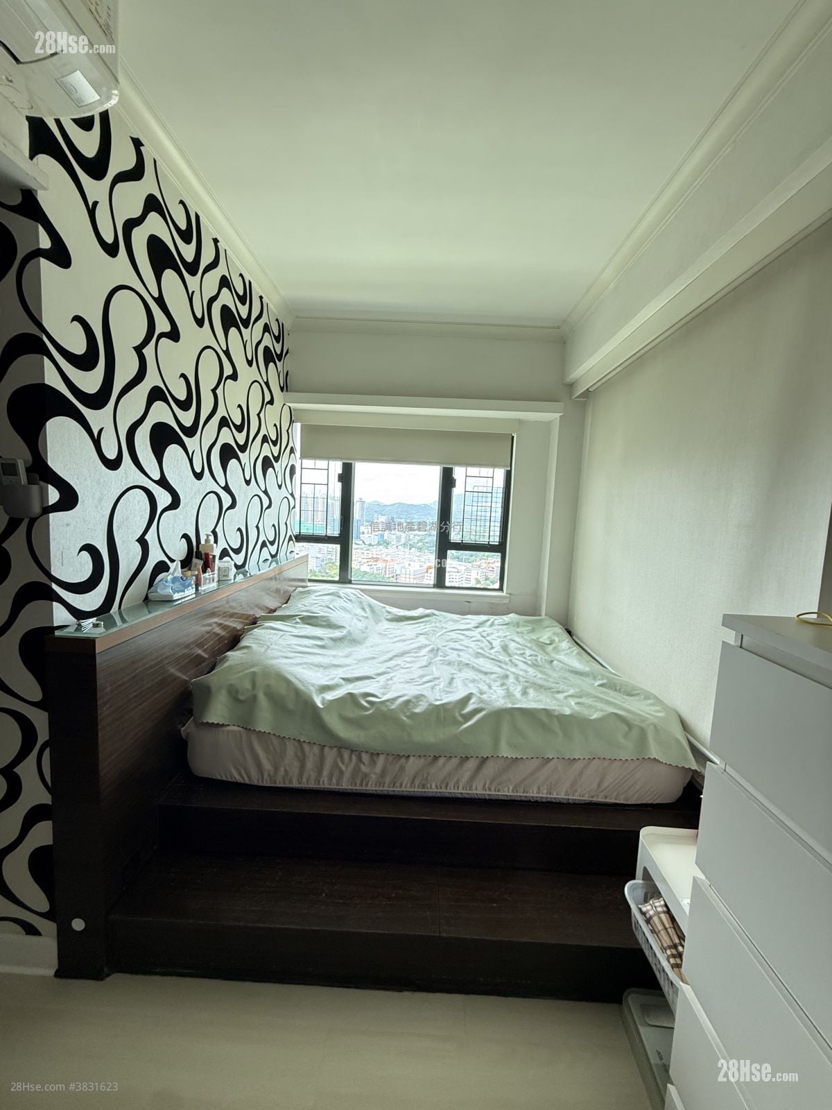Dawning Views Sell 4 Bedrooms , 2 Bathrooms 940 ft²