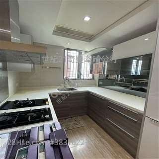 Mount One Rental 3 Bedrooms , 2 Bathrooms 823 ft²