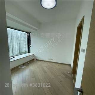 Mount One Rental 3 Bedrooms , 2 Bathrooms 823 ft²