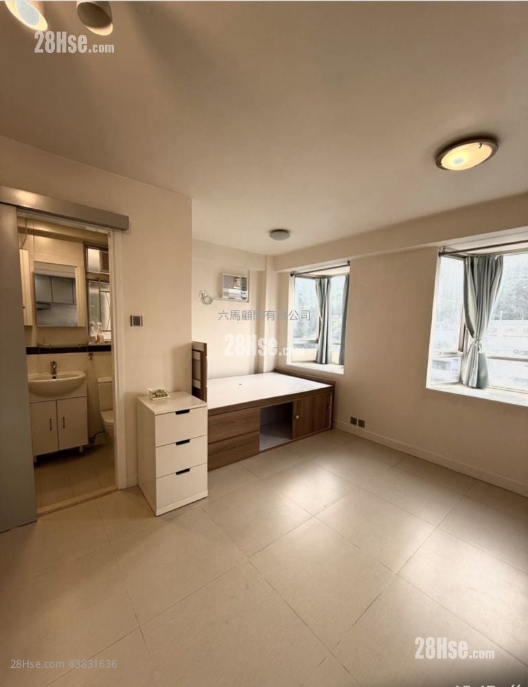 Smithfield Terrace Sell Studio , 1 Bathroom 221 ft²
